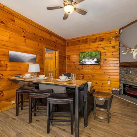 Smores Retreat - Minutes From Pf Parkway! Hot Tub And Fire Pit! Pigeon Forge Exterior photo