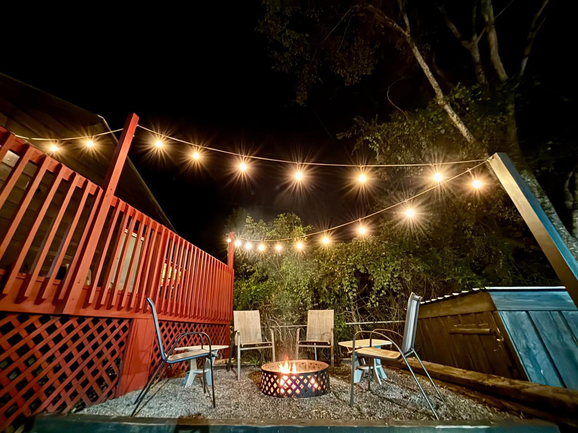Smores Retreat - Minutes From Pf Parkway! Hot Tub And Fire Pit! Pigeon Forge